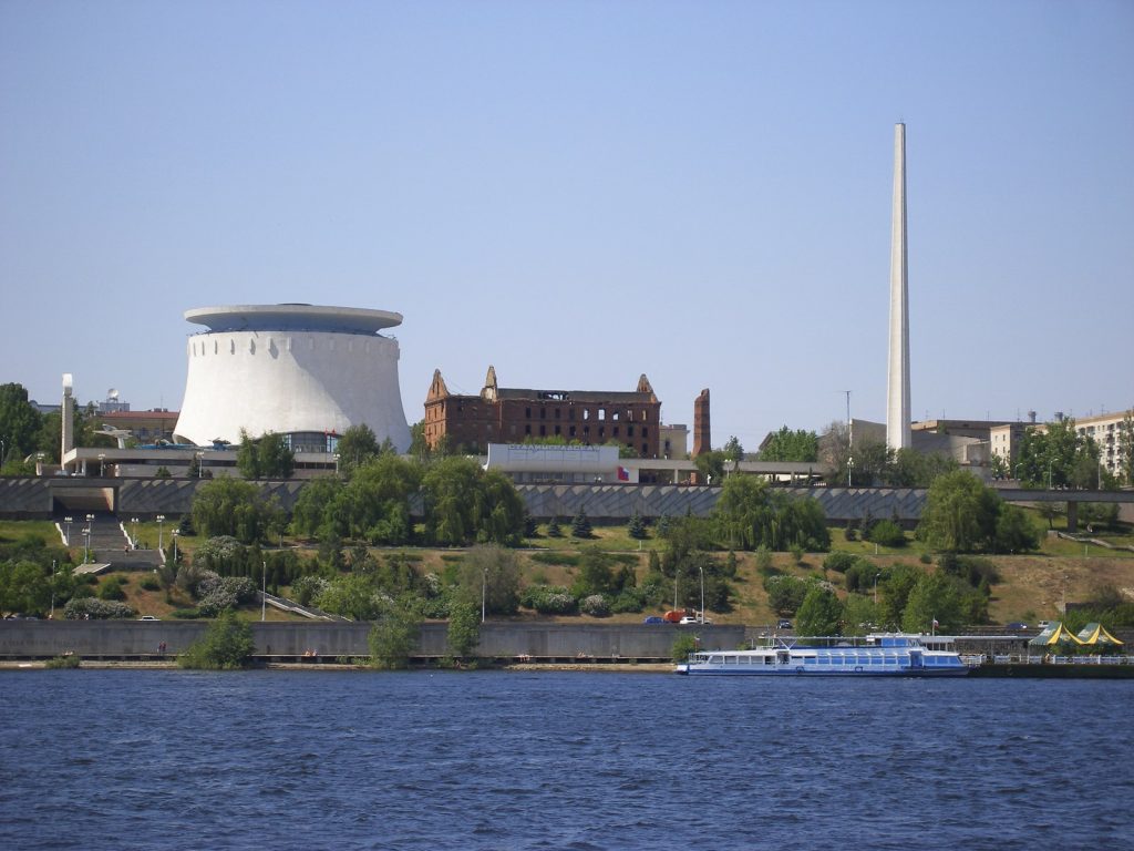 Veduta panoramica dal centro del fiume Volga con vista sul Museo Panoramico e il Mulino Gerhardt