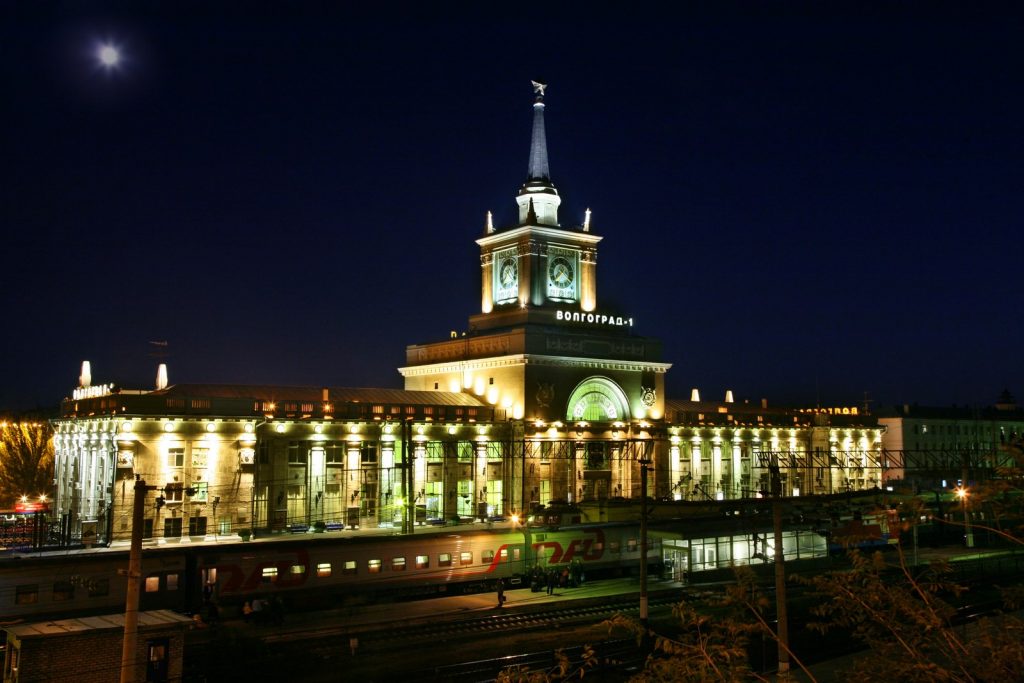 Stazione Centrale (Volgograd-1) illuminata di notte
