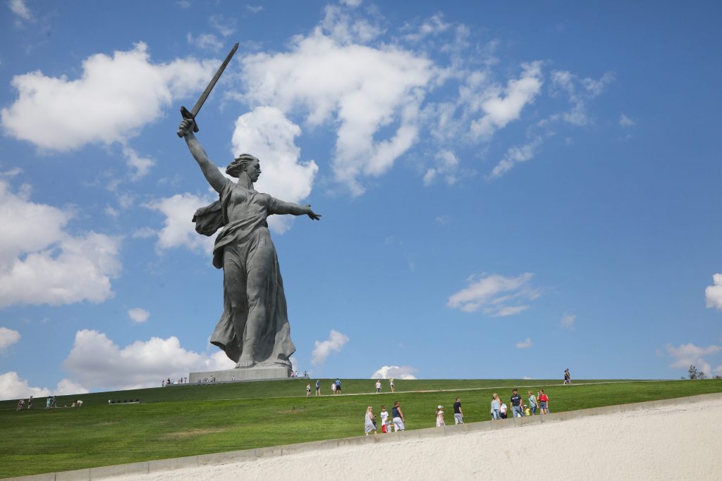 La Madre Patria chiama! - statua che domina il memoriale eretto sulla collina di Mamayev Kurgan