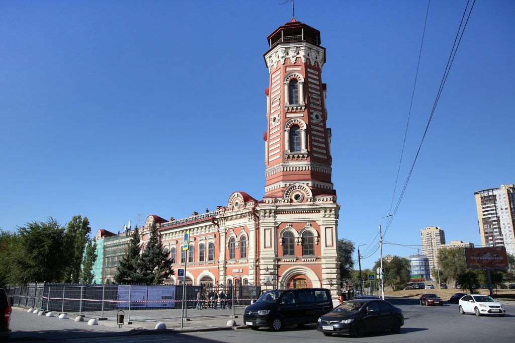 Antica torre di avvistamento di epoca zarista restaurata e trasformata in museo con vista panoramica